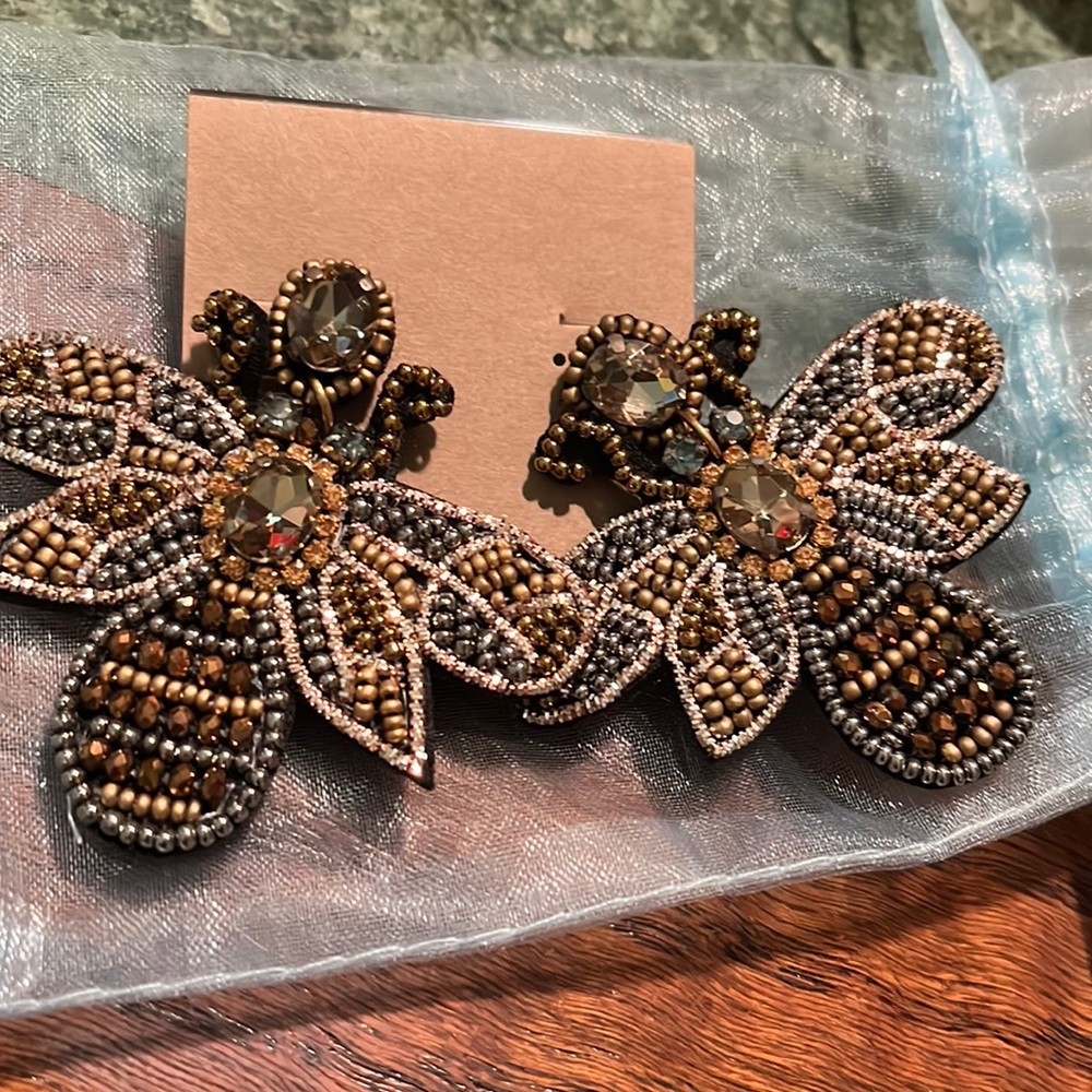 Beaded Bee earrings